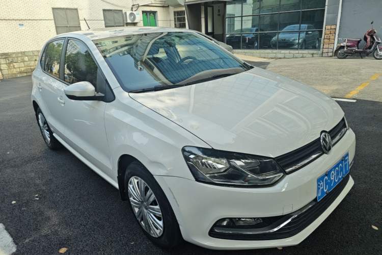 Used Volkswagen Polo 2016 1.6L Automatic Comfort Model Front Right 45 Deg