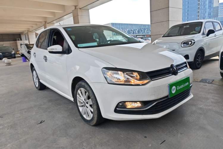 Used Volkswagen Polo 2016 1.6L Automatic Comfort Model Front Right 45 Deg
