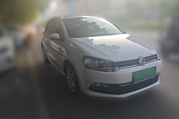 Used Volkswagen Polo 2016 1.6L Automatic Comfort Model Front Right 45 Deg
