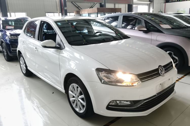 Used Volkswagen Polo 2016 1.6L Automatic Luxury Model Front Right 45 Deg