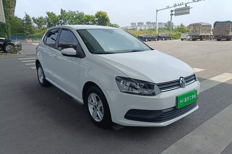 Used Volkswagen Polo 2016 1.4L Manual Fashion Model Front Right 45 Deg