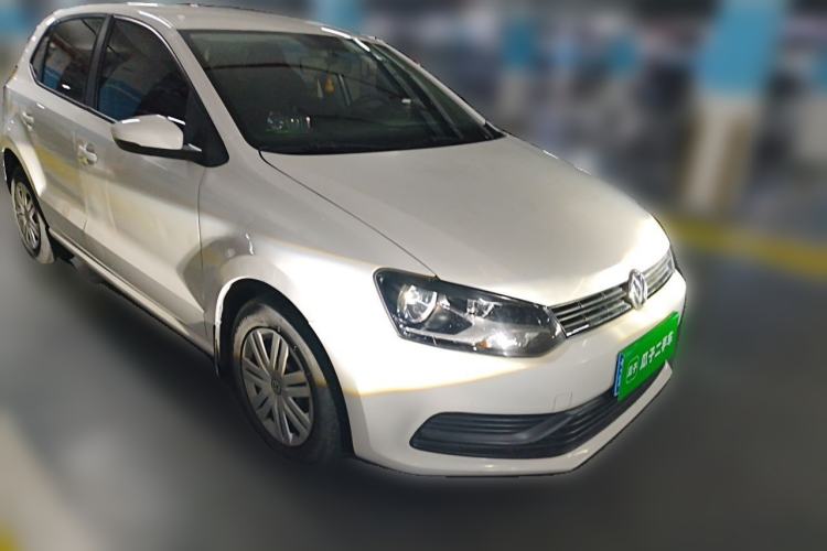 Used Volkswagen Polo 2016 1.4L Manual Fashion Model Front Right 45 Deg