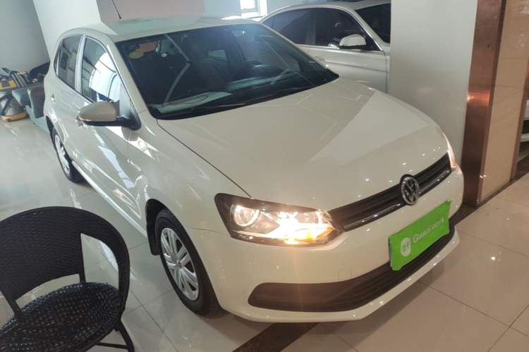 Used Volkswagen Polo 2016 1.4L Automatic Trendy Model Front Right 45 Deg