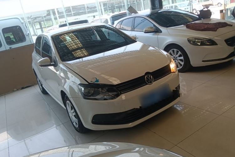 Used Volkswagen Polo 2016 1.4L Automatic Trendy Model Front Right 45 Deg