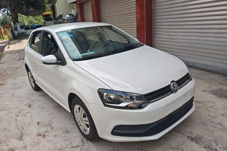 Used Volkswagen Polo 2016 1.4L Manual Fashion Model Front Right 45 Deg
