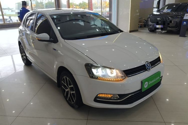 Used Volkswagen Polo 2016 1.6L Automatic Comfort Model Front Right 45 Deg