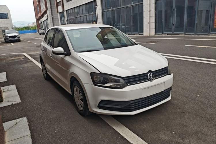 Used Volkswagen Polo 2016 1.4L Manual Fashion Model Front Right 45 Deg