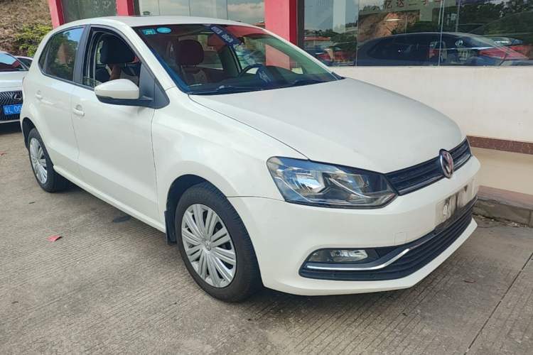 Used Volkswagen Polo 2016 1.6L Automatic Comfort Model Front Right 45 Deg