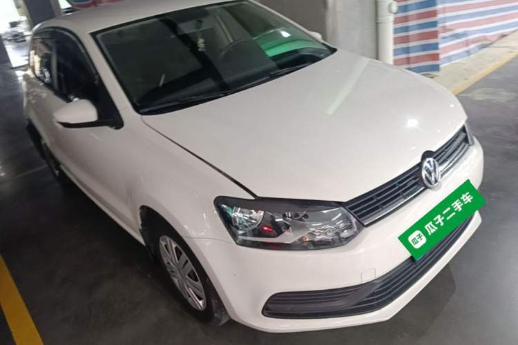 Used Volkswagen Polo 2016 1.4L Manual Fashion Model Front Right 45 Deg