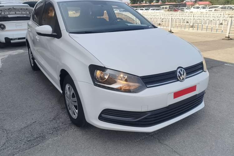 Used Volkswagen Polo 2016 1.4L Automatic Trendy Model Front Right 45 Deg