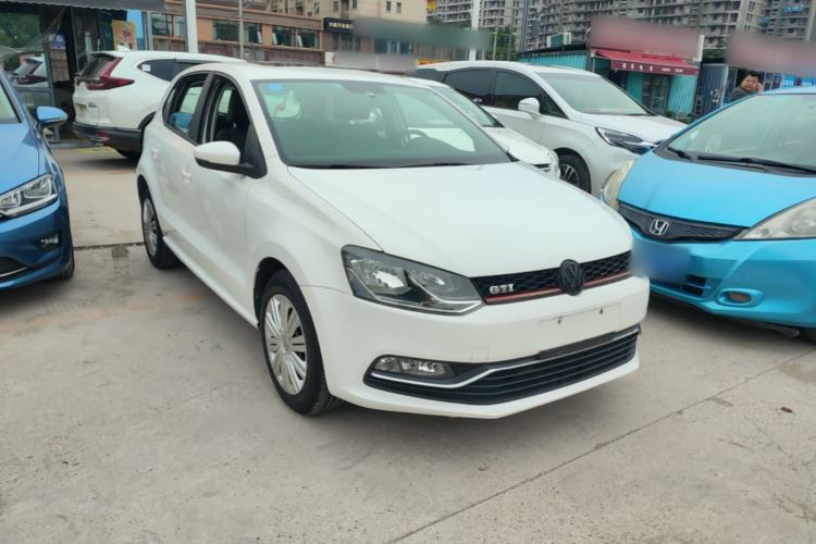 Used Volkswagen Polo 2016 1.6L Automatic Comfort Model Front Right 45 Deg