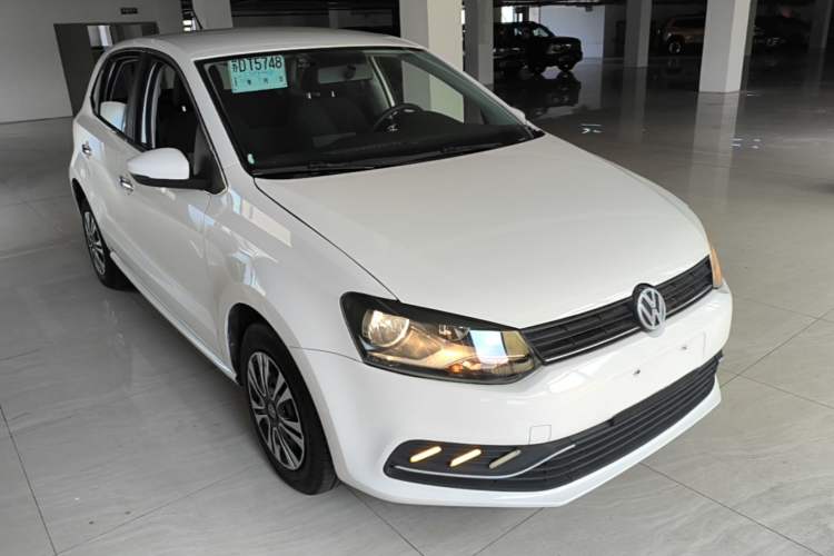 Used Volkswagen Polo 2016 1.4L Automatic Trendy Model Front Right 45 Deg