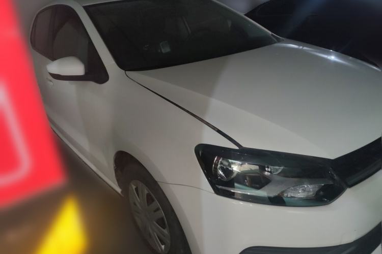 Used Volkswagen Polo 2016 1.4L Manual Fashion Model Front Right 45 Deg