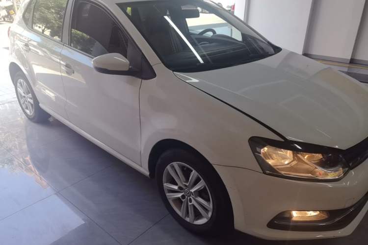 Used Volkswagen Polo 2016 1.6L Automatic Comfort Model Front Right 45 Deg