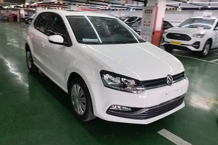 Used Volkswagen Polo 2016 1.6L Automatic Comfort Model Front Right 45 Deg