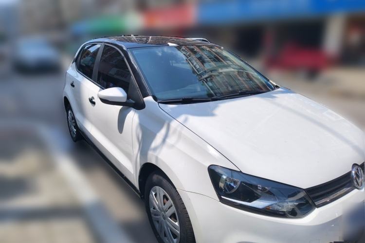 Used Volkswagen Polo 2016 1.4L Manual Fashion Model Front Right 45 Deg