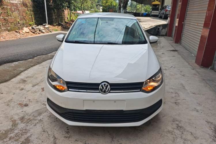 Used Volkswagen Polo 2016 1.4L Manual Fashion Model Front