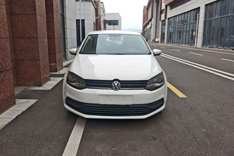 Used Volkswagen Polo 2016 1.4L Manual Fashion Model Front