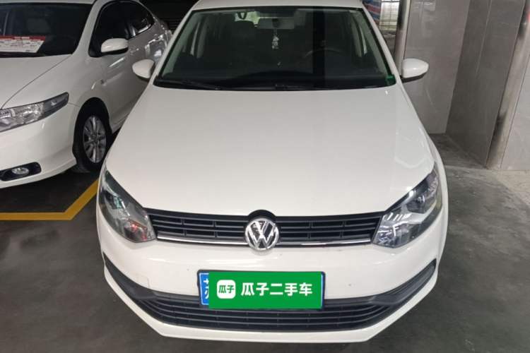 Used Volkswagen Polo 2016 1.4L Manual Fashion Model Front