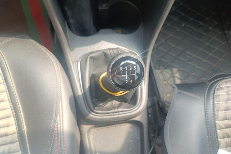 Used Volkswagen Polo 2016 1.4L Manual Fashion Model Gear Lever