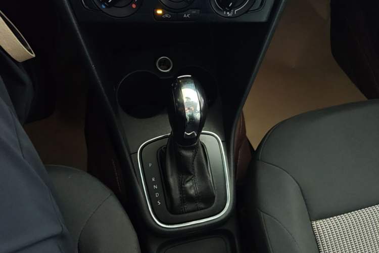 Used Volkswagen Polo 2016 1.4L Automatic Trendy Model Gear Lever