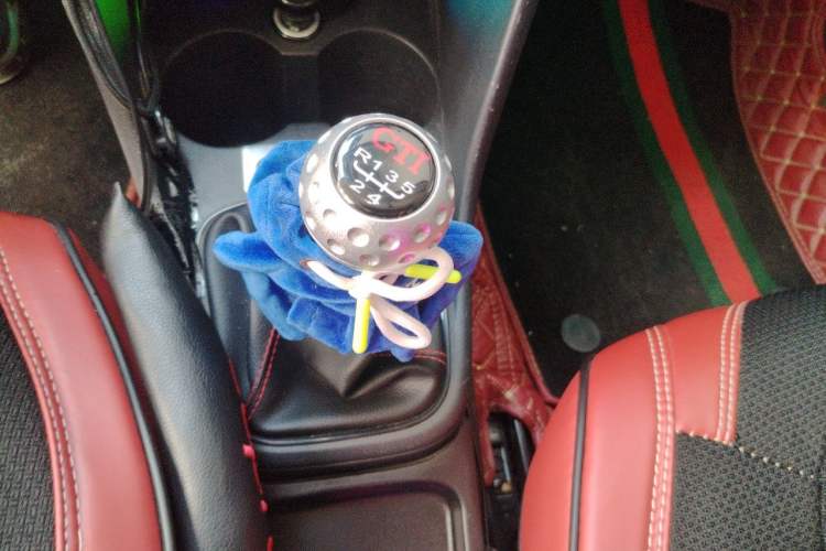 Used Volkswagen Polo 2016 1.4L Manual Fashion Model Gear Lever