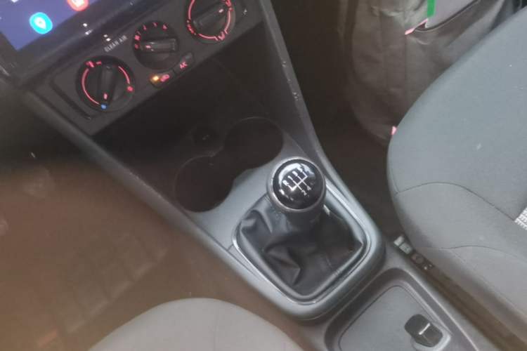 Used Volkswagen Polo 2016 1.4L Manual Fashion Model Gear Lever