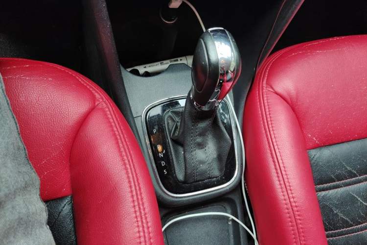 Used Volkswagen Polo 2016 1.6L Automatic Comfort Model Gear Lever