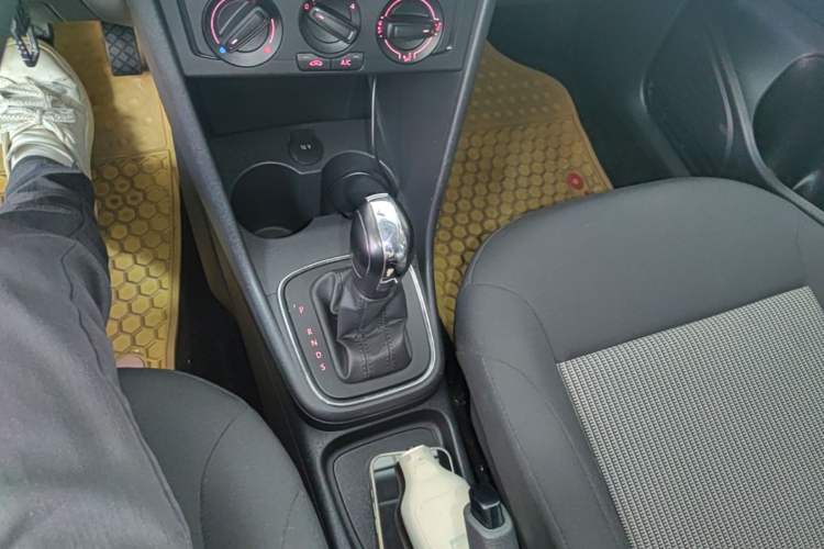Used Volkswagen Polo 2016 1.4L Automatic Trendy Model Gear Lever