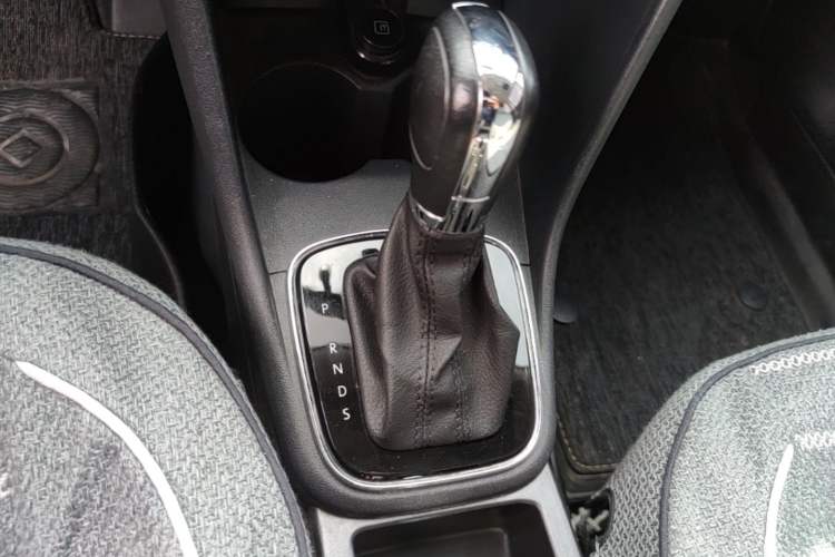 Used Volkswagen Polo 2016 1.6L Automatic Comfort Model Gear Lever