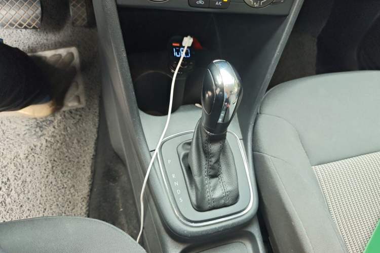 Used Volkswagen Polo 2016 1.4L Automatic Trendy Model Gear Lever