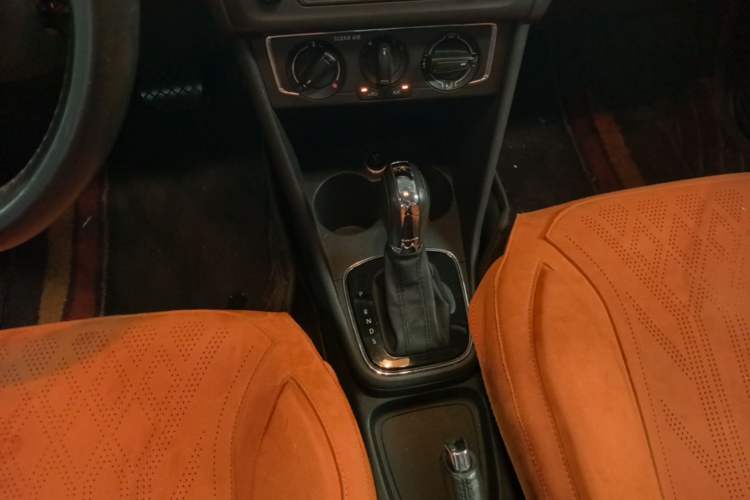 Used Volkswagen Polo 2016 1.6L Automatic Comfort Model Gear Lever