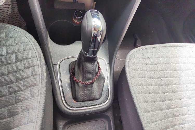 Used Volkswagen Polo 2016 1.6L Automatic Comfort Model Gear Lever