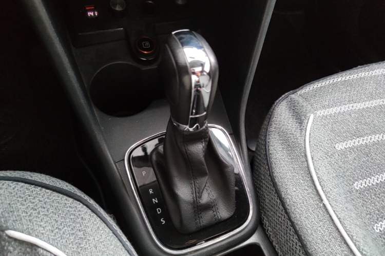 Used Volkswagen Polo 2016 1.6L Automatic Comfort Model Gear Lever
