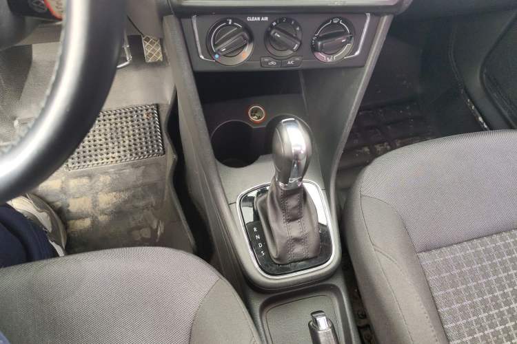 Used Volkswagen Polo 2016 1.6L Automatic Comfort Model Gear Lever