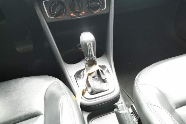 Used Volkswagen Polo 2016 1.6L Automatic Comfort Model Gear Lever