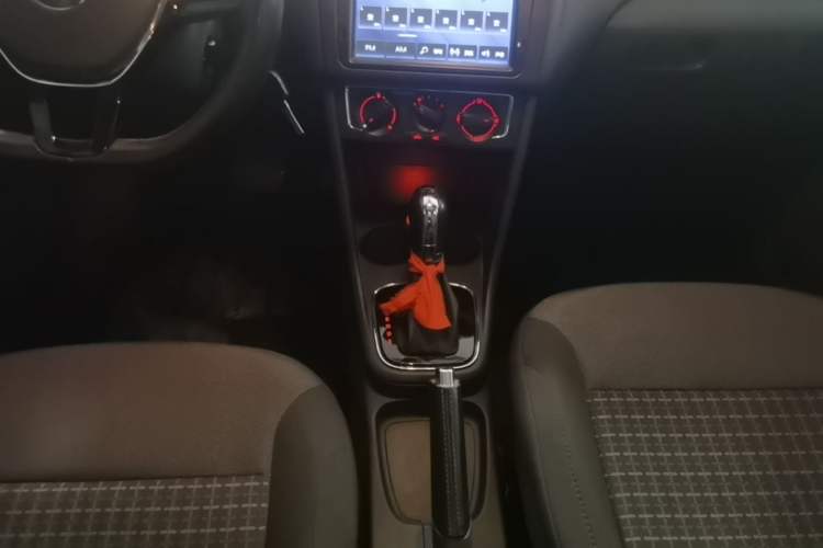 Used Volkswagen Polo 2016 1.6L Automatic Comfort Model Gear Lever