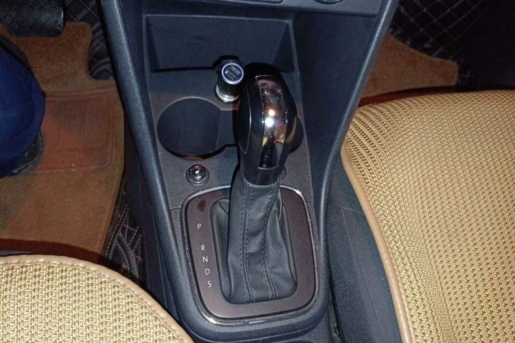Used Volkswagen Polo 2016 1.4L Automatic Trendy Model Gear Lever
