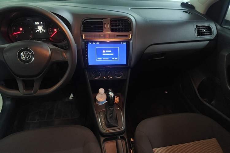 Used Volkswagen Polo 2016 1.4L Automatic Trendy Model Gear Lever
