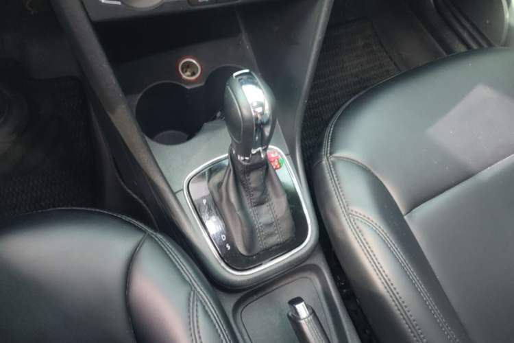 Used Volkswagen Polo 2016 1.6L Automatic Comfort Model Gear Lever