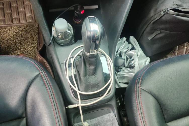 Used Volkswagen Polo 2016 1.6L Automatic Comfort Model Gear Lever