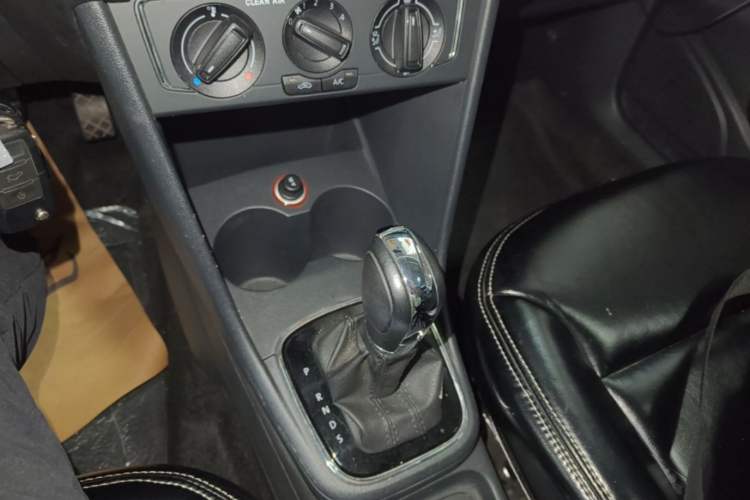 Used Volkswagen Polo 2016 1.6L Automatic Comfort Model Gear Lever