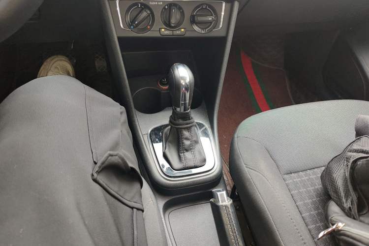 Used Volkswagen Polo 2016 1.6L Automatic Comfort Model Gear Lever