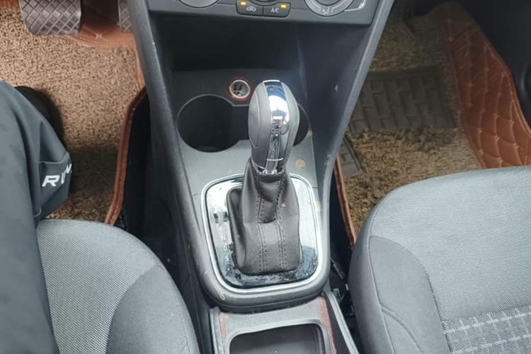 Used Volkswagen Polo 2016 1.6L Automatic Comfort Model Gear Lever
