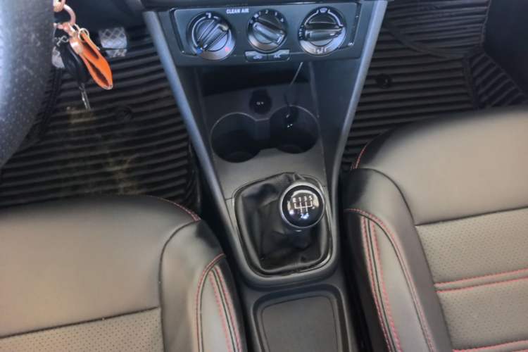 Used Volkswagen Polo 2016 1.4L Manual Fashion Model Gear Lever