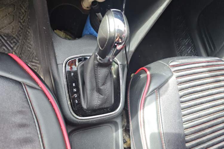 Used Volkswagen Polo 2016 1.6L Automatic Comfort Model Gear Lever