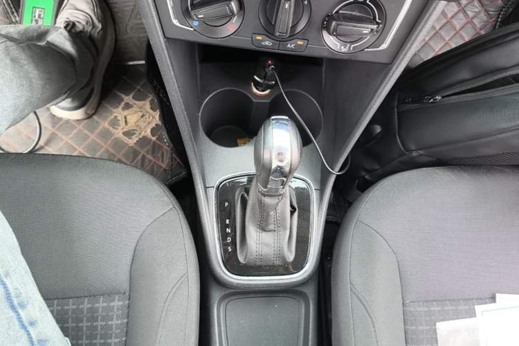 Used Volkswagen Polo 2016 1.6L Automatic Comfort Model Gear Lever