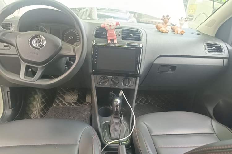 Used Volkswagen Polo 2016 1.4L Automatic Trendy Model Gear Lever