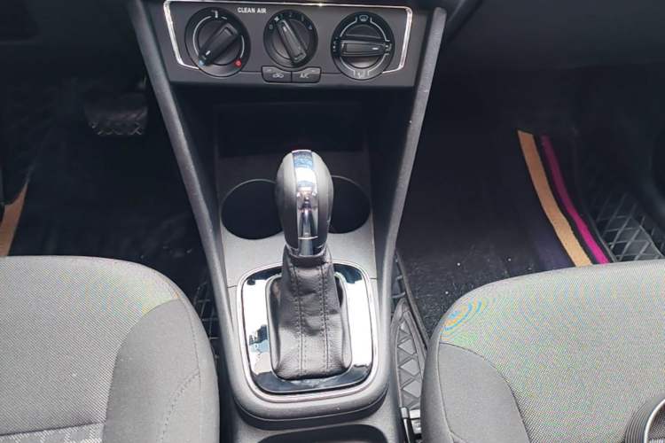 Used Volkswagen Polo 2016 1.6L Automatic Comfort Model Gear Lever