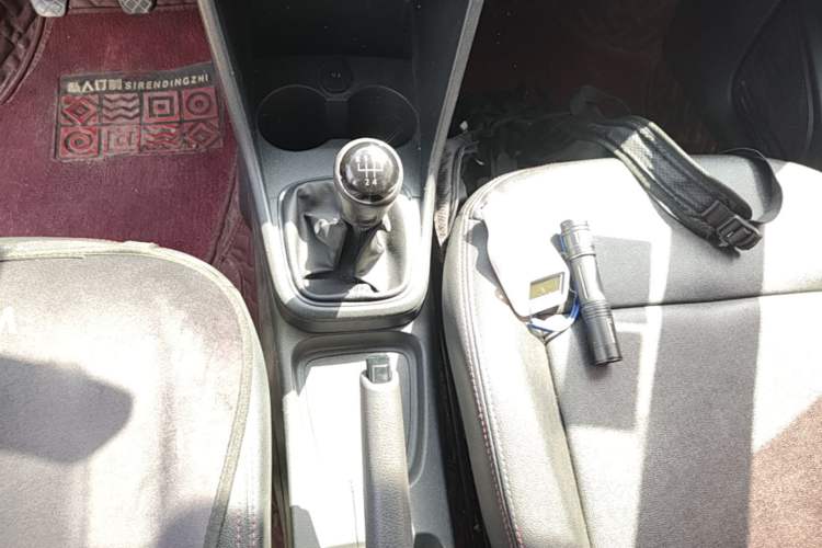 Used Volkswagen Polo 2016 1.4L Manual Fashion Model Gear Lever
